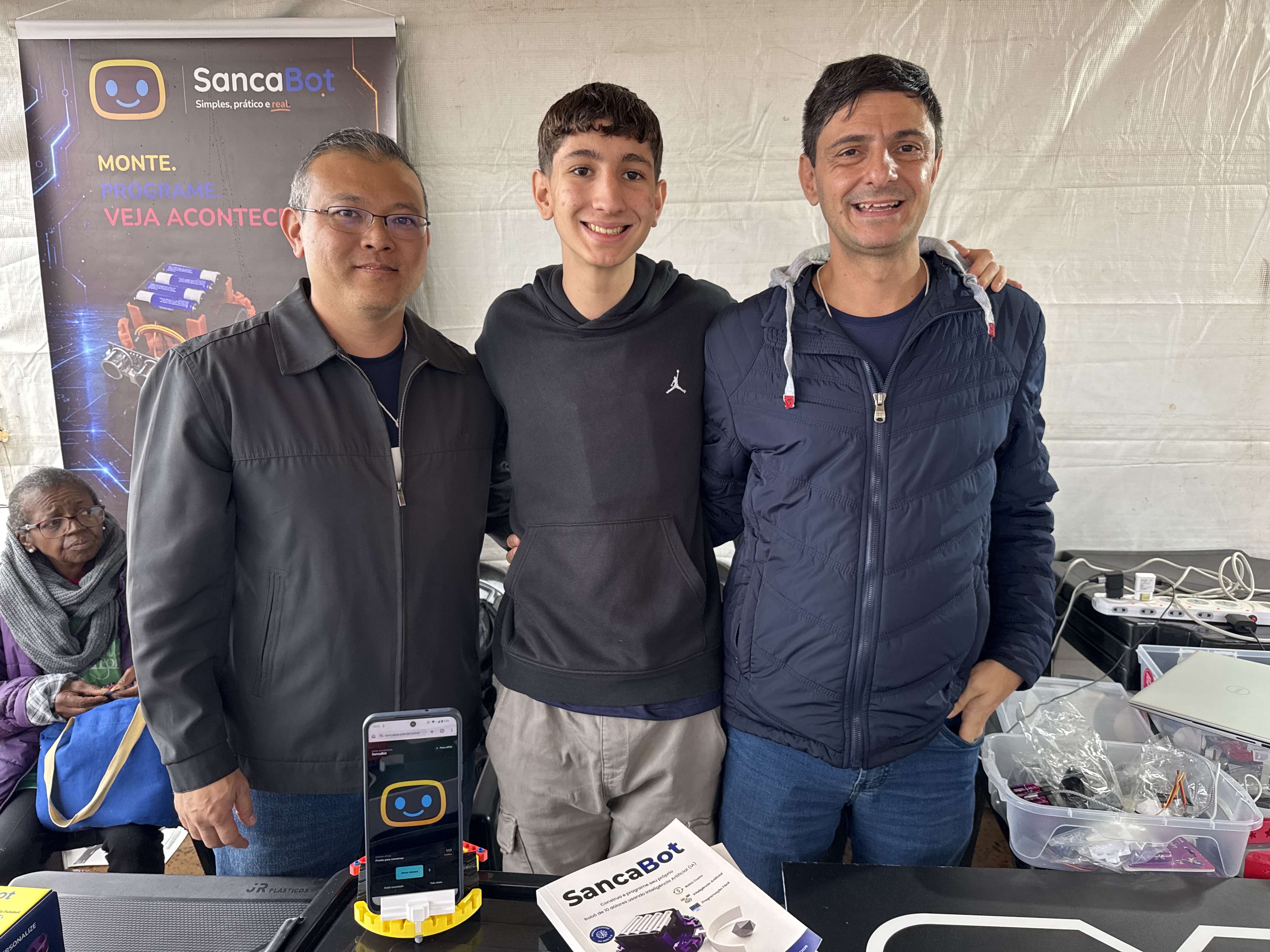 Sancalabs apresenta kit educacional de robótica durante o Arraiá Aéreo 2026